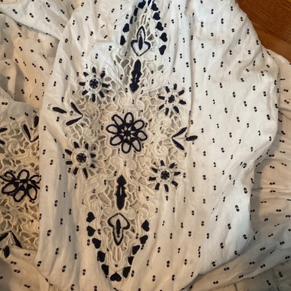 Womens H&M peasant style embroidery too order sleeves EUC size 8. - Picture 4 of 5